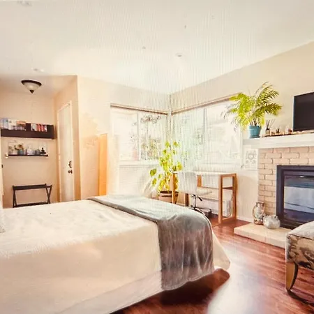 Cute Room! Own Entry With Fireplace